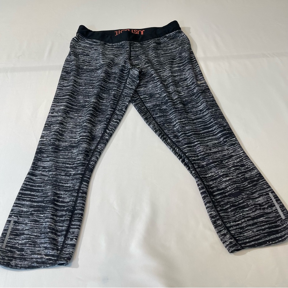 Nike capris, women’s size XL, good condition, preowned
